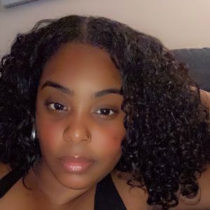 Meet your Posher, Yanill